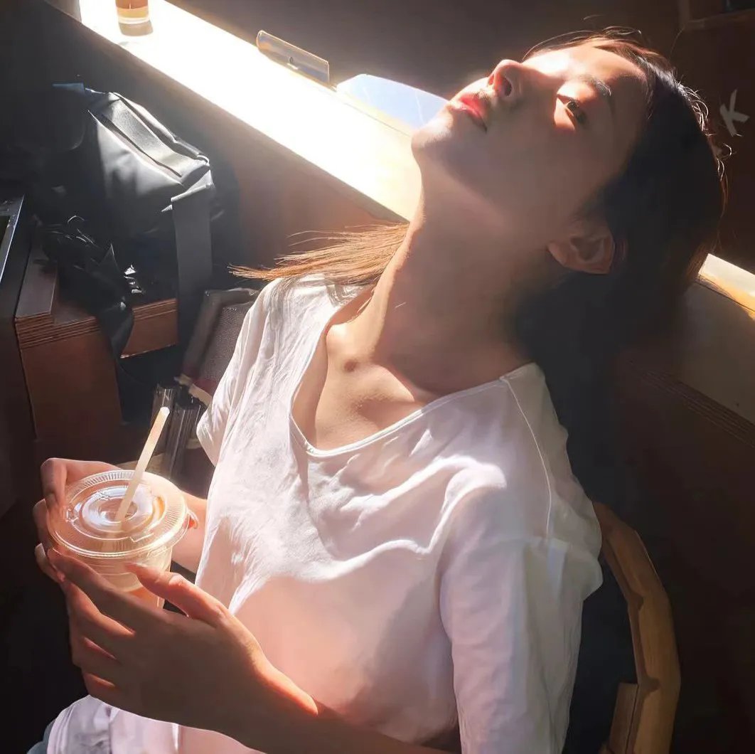 夜空总有最大密度的蓝色